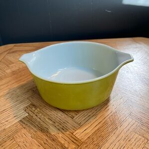 Vintage Pyrex verde green cinderella mixing bowl, 1 1/2 PT, #472
